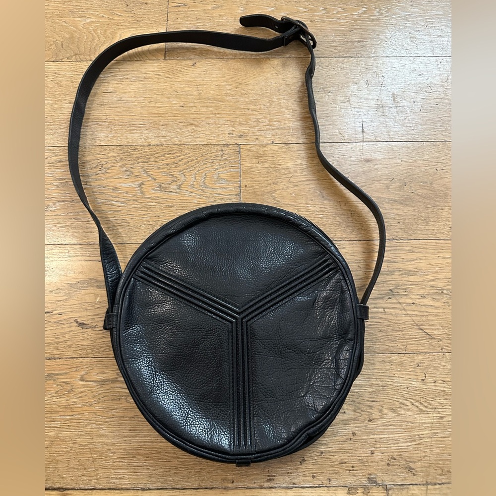 YVES SAINT LAURENT ysl round shoulder bag black